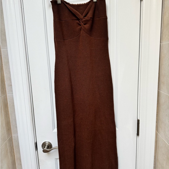 Elegant Brown Maxi Dress - Picture 2 of 3